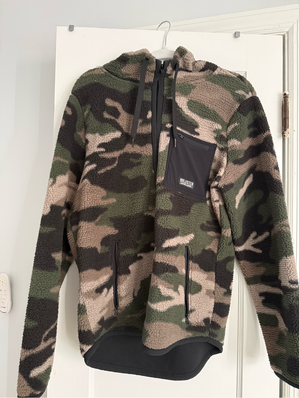 Hollister Men's Camouflage Sherpa Zip Pullover - Green, Brown, Black